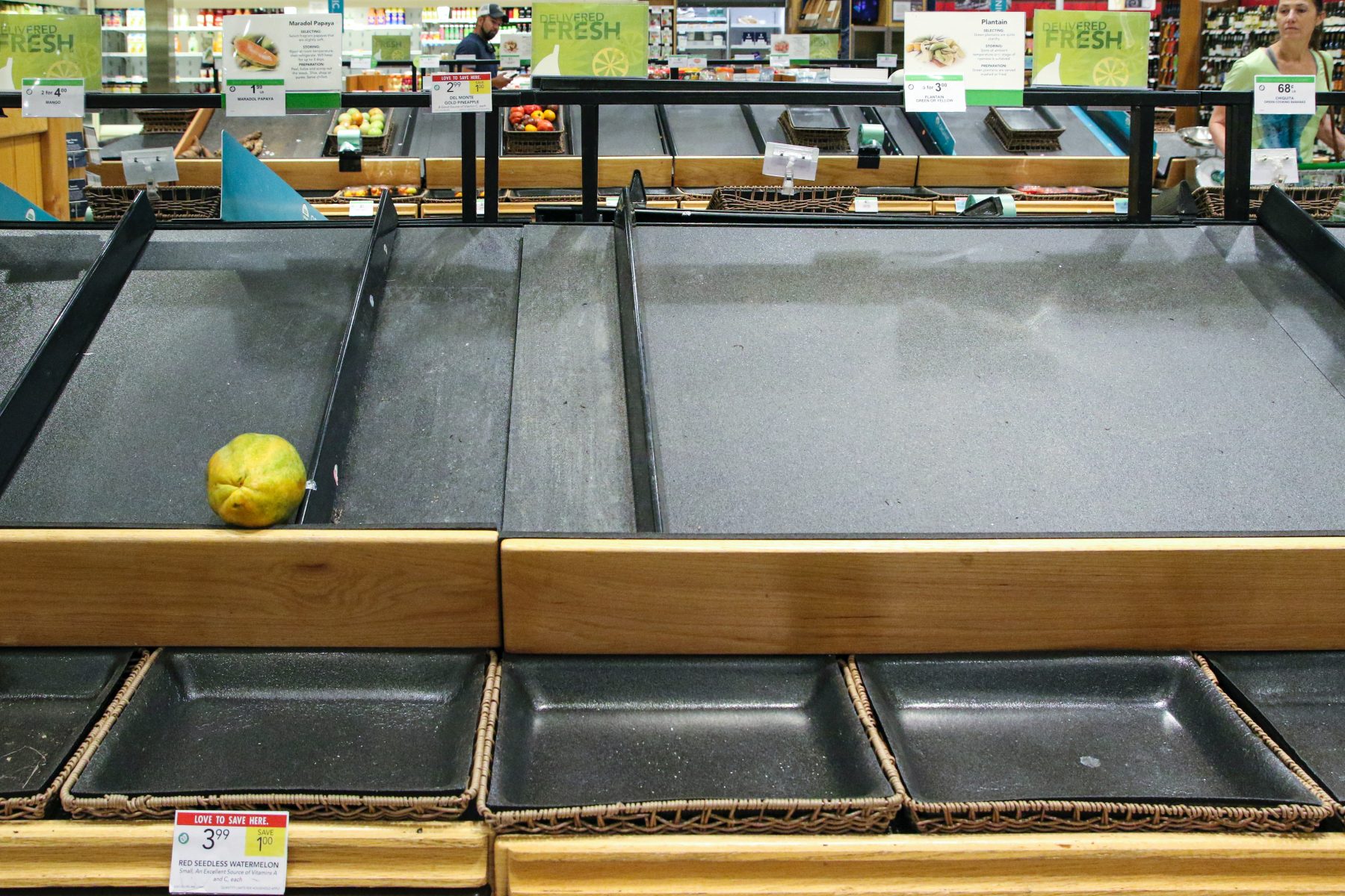 Image of empty fruit shelves at a supermarket 