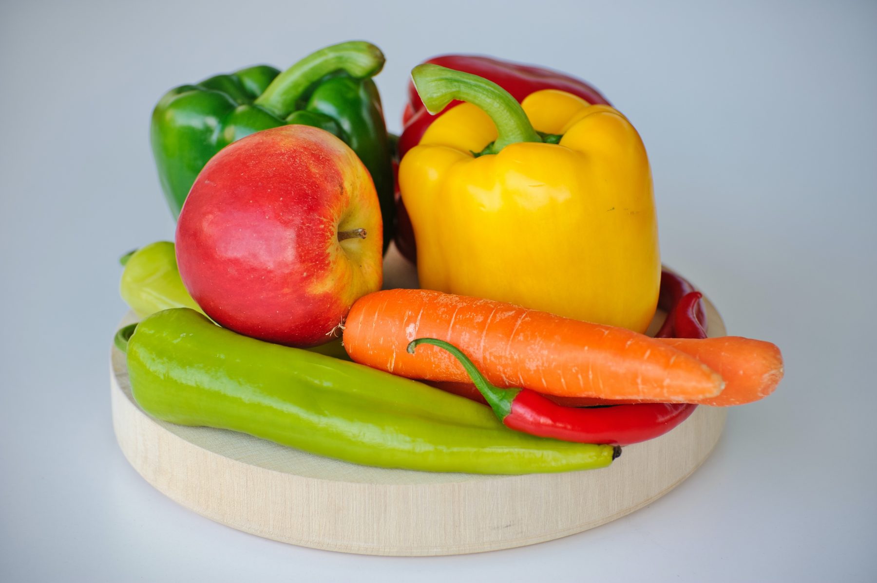 Image of fruit and vegetables on a plate 